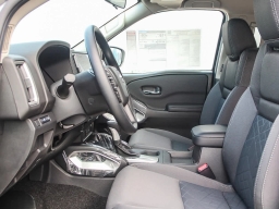 Nissan Frontier SV Crew Cab 4x4 2025