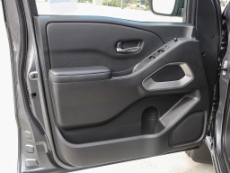 Nissan Frontier SV Crew Cab 4x4 2025