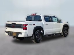 Nissan Frontier PRO-4X Crew Cab 4x4 2025