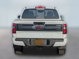 Nissan Frontier PRO-4X Crew Cab 4x4 2025