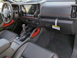 Nissan Frontier PRO-4X Crew Cab 4x4 2025