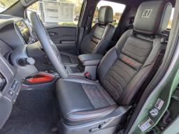 Nissan Frontier PRO-4X w/R Package Crew Cab 4x4 2026