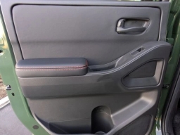 Nissan Frontier PRO-4X w/R Package Crew Cab 4x4 2026