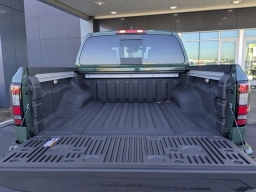 Nissan Frontier PRO-4X w/R Package Crew Cab 4x4 2026