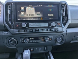 Nissan Frontier SV Crew Cab 4x4 2026