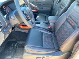 Nissan Frontier PRO-4X Crew Cab 4x4 Long Bed 2026