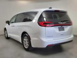 Chrysler Pacifica Select FWD 2026