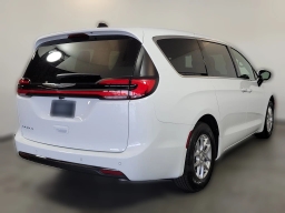 Chrysler Pacifica Select FWD 2026