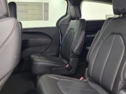 Chrysler Pacifica Select FWD 2025