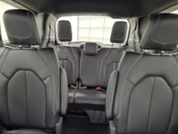 Chrysler Pacifica Select FWD 2025