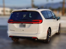 Chrysler Pacifica Select FWD 2026