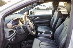 Chrysler Pacifica Select FWD 2026