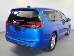 Chrysler Pacifica Select FWD 2026