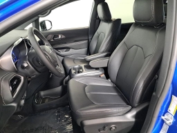 Chrysler Pacifica Select FWD 2026