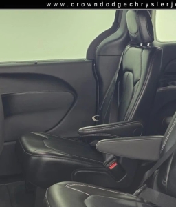 Chrysler Pacifica Select FWD 2025