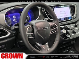 Chrysler Pacifica Select FWD 2025