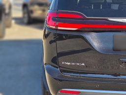 Chrysler Pacifica Select FWD 2026