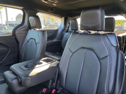 Chrysler Pacifica Select FWD 2026