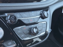 Chrysler Pacifica Select FWD 2026