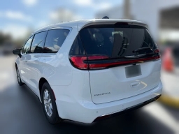 Chrysler Pacifica Select FWD 2026