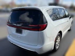 Chrysler Pacifica Select FWD 2026