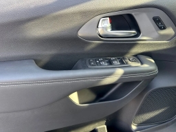 Chrysler Pacifica Select FWD 2026