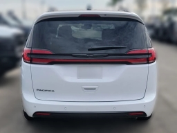 Chrysler Pacifica Select FWD 2025