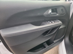 Chrysler Pacifica Select FWD 2025