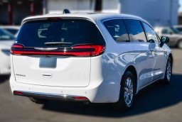 Chrysler Pacifica Select FWD 2026