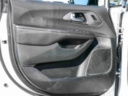 Chrysler Pacifica Select FWD 2026