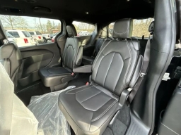 Chrysler Pacifica Select FWD 2026