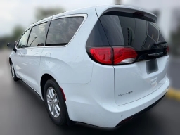 Chrysler Voyager LX FWD 2026