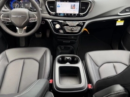 Chrysler Voyager LX FWD 2026