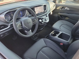 Chrysler Voyager LX FWD 2026