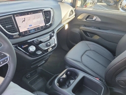 Chrysler Voyager LX FWD 2026