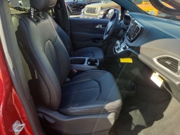 Chrysler Voyager LX FWD 2026