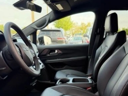 Chrysler Voyager LX FWD 2026