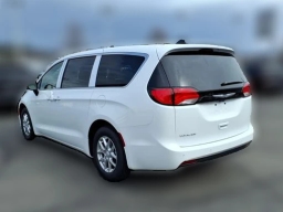 Chrysler Voyager LX FWD 2026