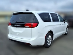 Chrysler Voyager LX FWD 2026