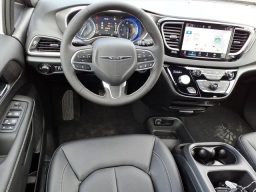 Chrysler Voyager LX FWD 2026