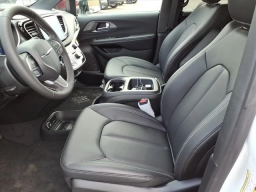 Chrysler Voyager LX FWD 2026