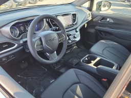 Chrysler Voyager LX FWD 2025