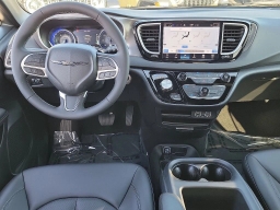 Chrysler Voyager LX FWD 2025