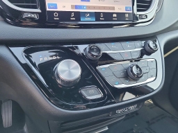 Chrysler Voyager LX FWD 2025