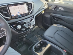 Chrysler Voyager LX FWD 2025