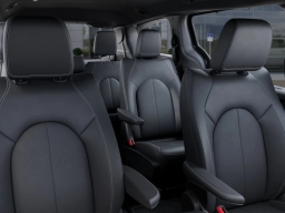 Chrysler Voyager LX FWD 2025