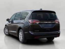 Chrysler Voyager LX FWD 2026