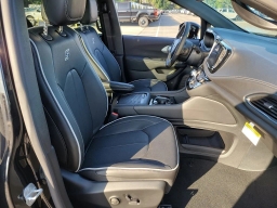 Chrysler Pacifica Limited FWD 2026