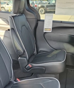 Chrysler Pacifica Limited FWD 2026