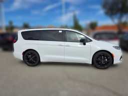 Chrysler Pacifica Limited FWD 2026